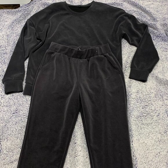 LazyPants sweatsuit - Picture 1 of 3